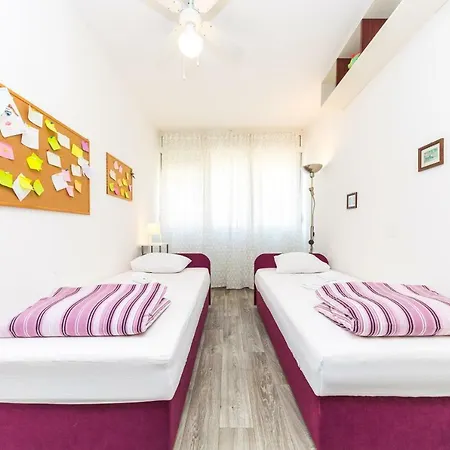 Apartment Pelenito *